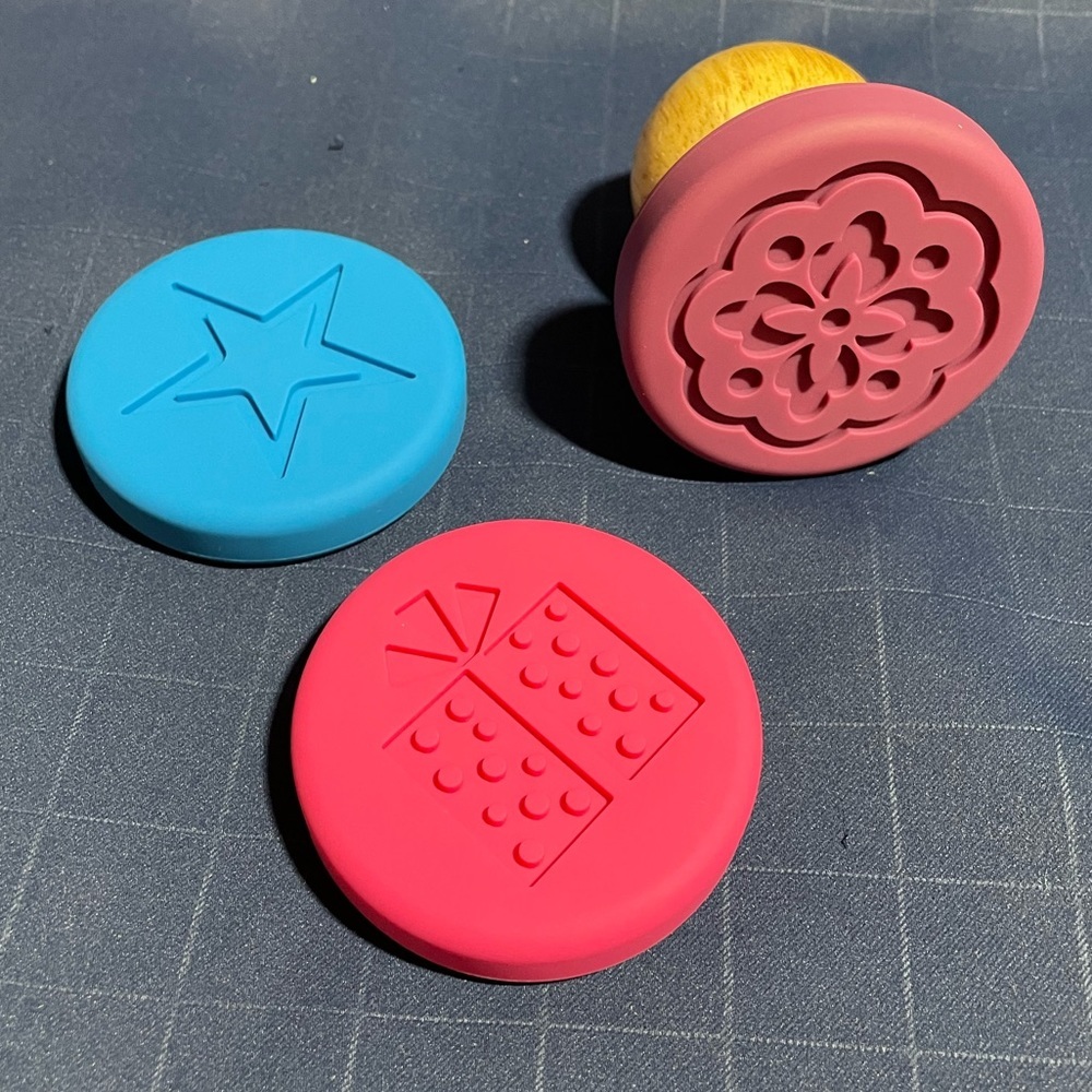 NWOT Stampin’ Up interchangeable silicone cookie molds w/ wooden applicator